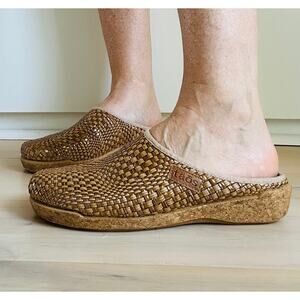 Taos Womens Primavera Clog Size 41/.10  Bronze Tan Comfort Slipon Mule